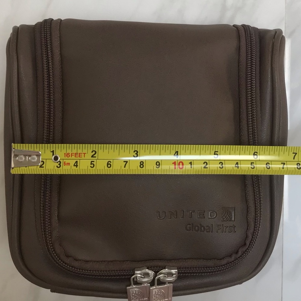 First Class Toiletries Bag - Picture 6 of 8
